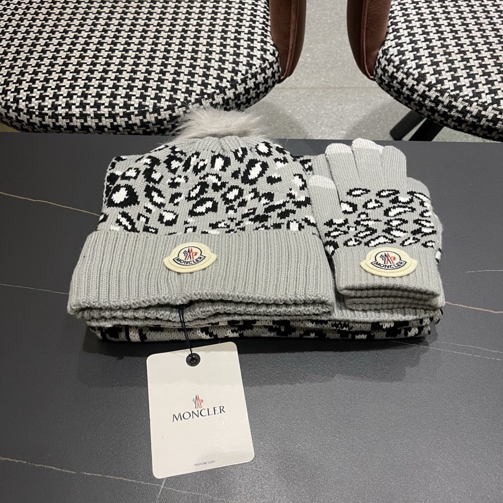 Комплект вовняні шапка, шарф і рукавички