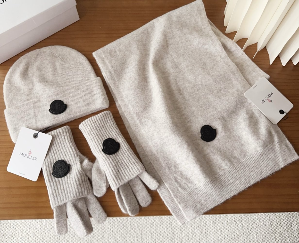 Комплект шерстяные шапка, шарф и перчатки фото 2