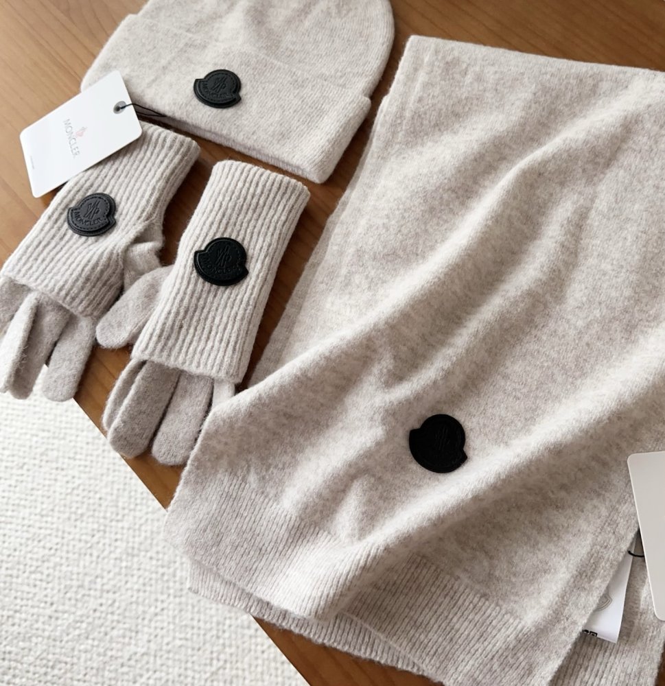 Комплект шерстяные шапка, шарф и перчатки фото 3