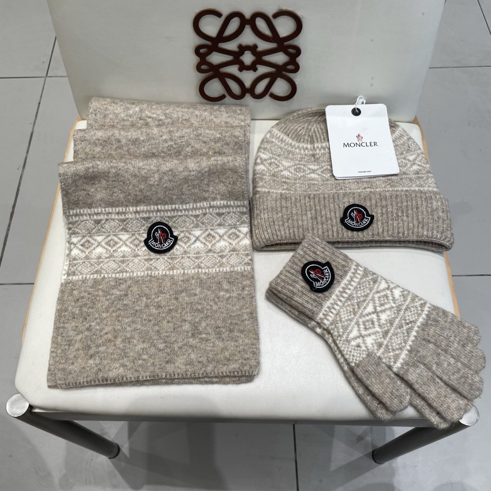 Комплект шерстяные шапка, шарф и перчатки фото 3