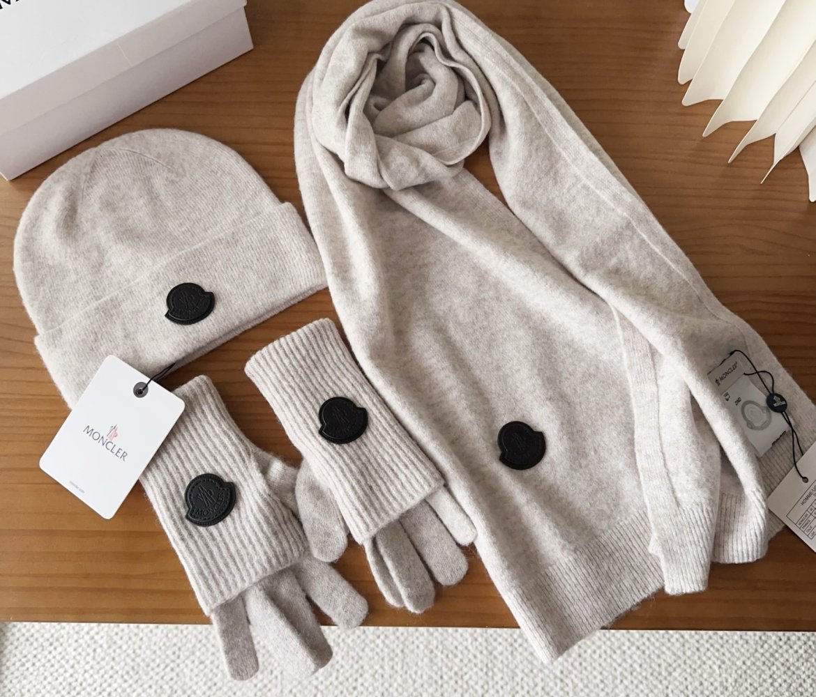 Комплект шерстяные шапка, шарф и перчатки фото 4