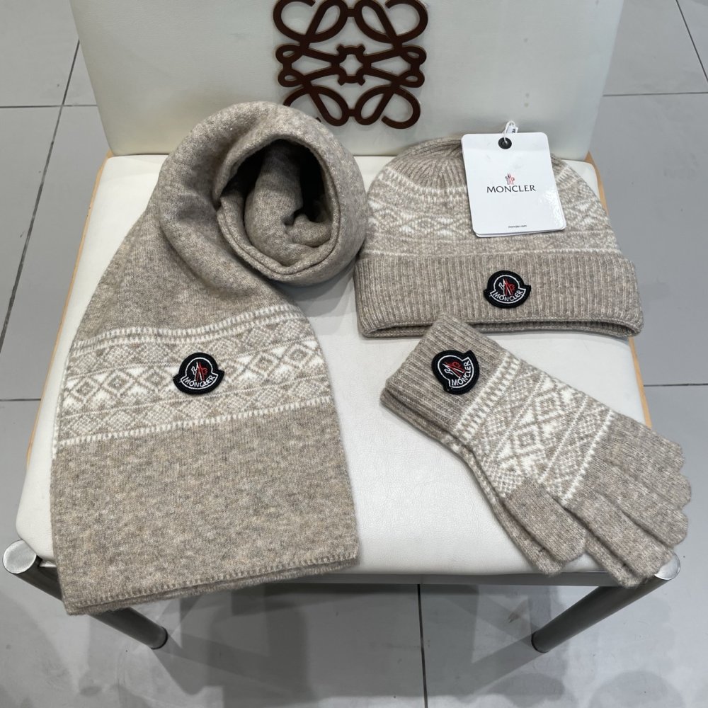 Комплект шерстяные шапка, шарф и перчатки фото 4