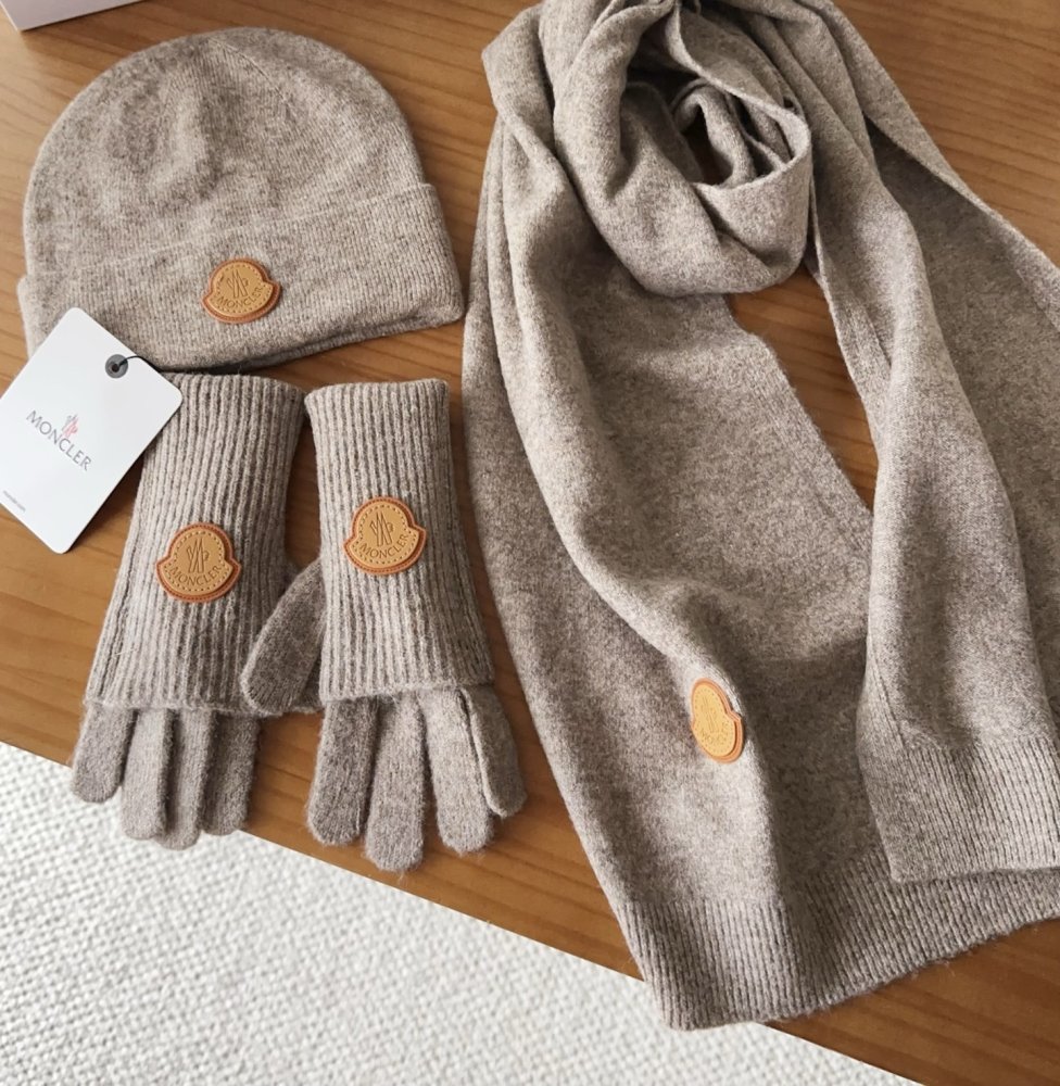 Комплект шерстяные шапка, шарф и перчатки фото 5