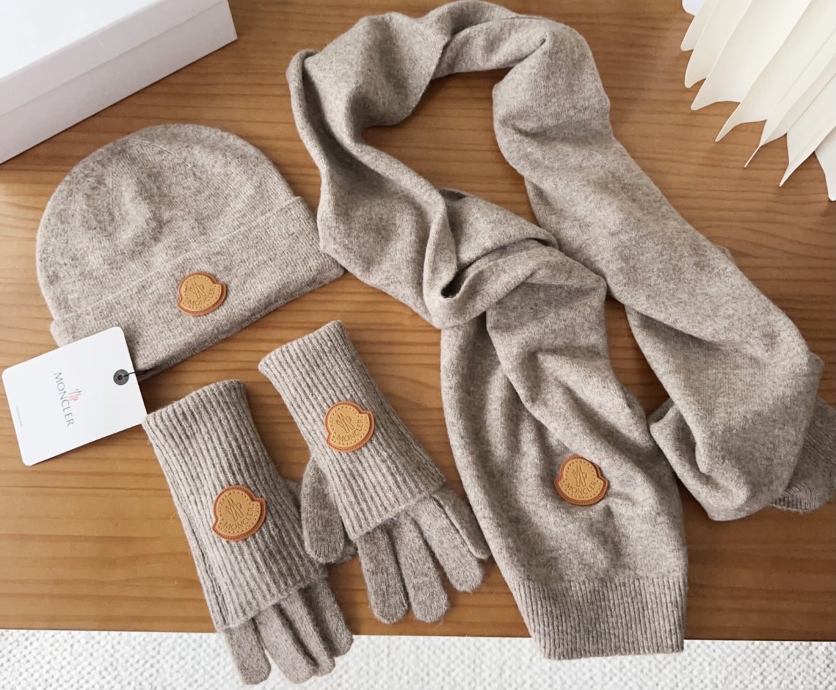 Комплект шерстяные шапка, шарф и перчатки фото 7