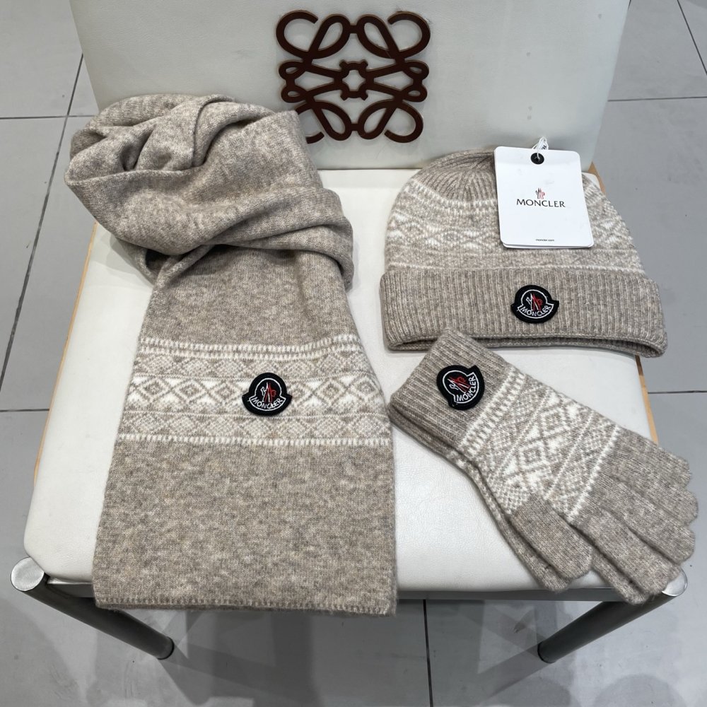 Комплект шерстяные шапка, шарф и перчатки фото 7