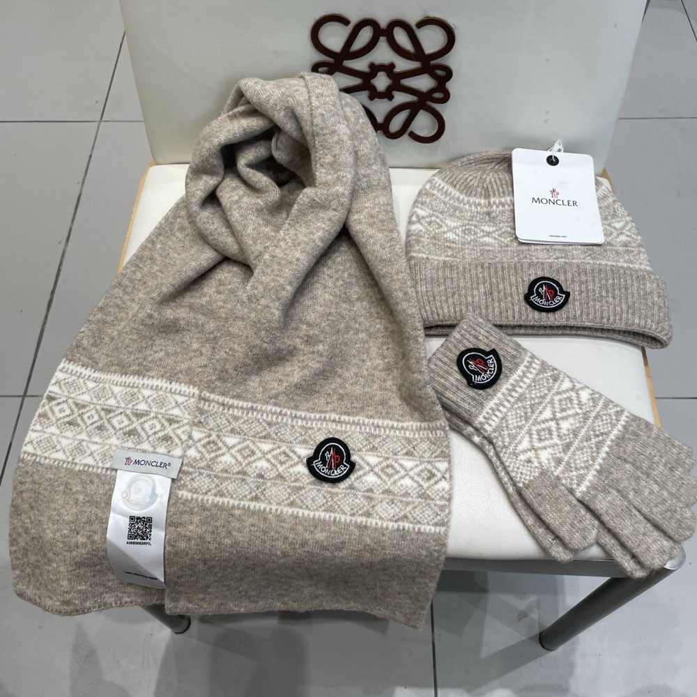 Комплект шерстяные шапка, шарф и перчатки фото 8