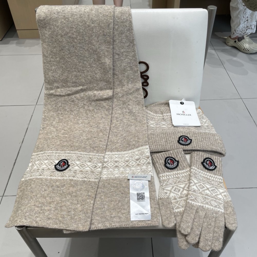 Комплект шерстяные шапка, шарф и перчатки фото 9