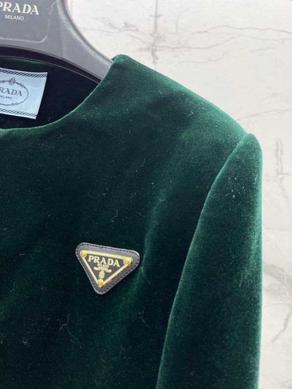 Короткая бархатная куртка фото 5