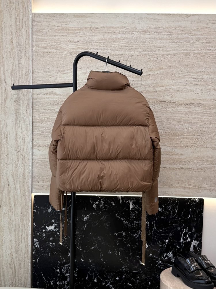 Короткая двусторонняя куртка пуховик с воротником стойкой фото 2