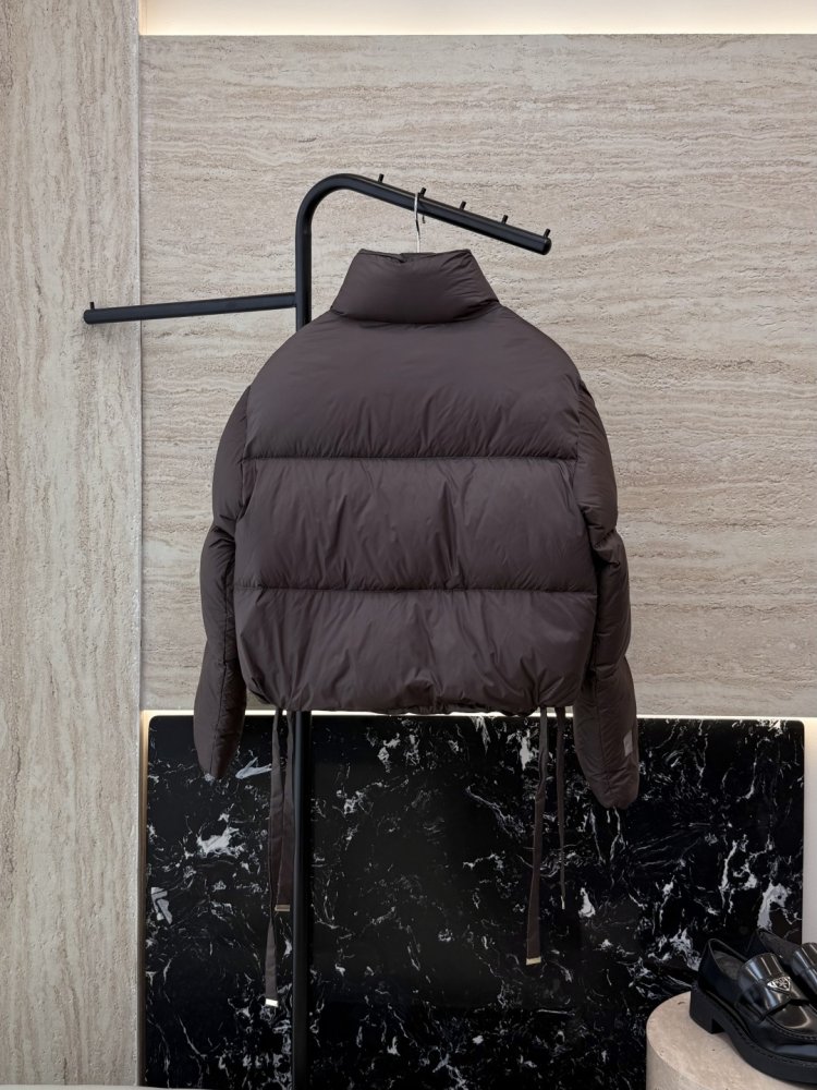 Короткая двусторонняя куртка пуховик с воротником стойкой фото 2