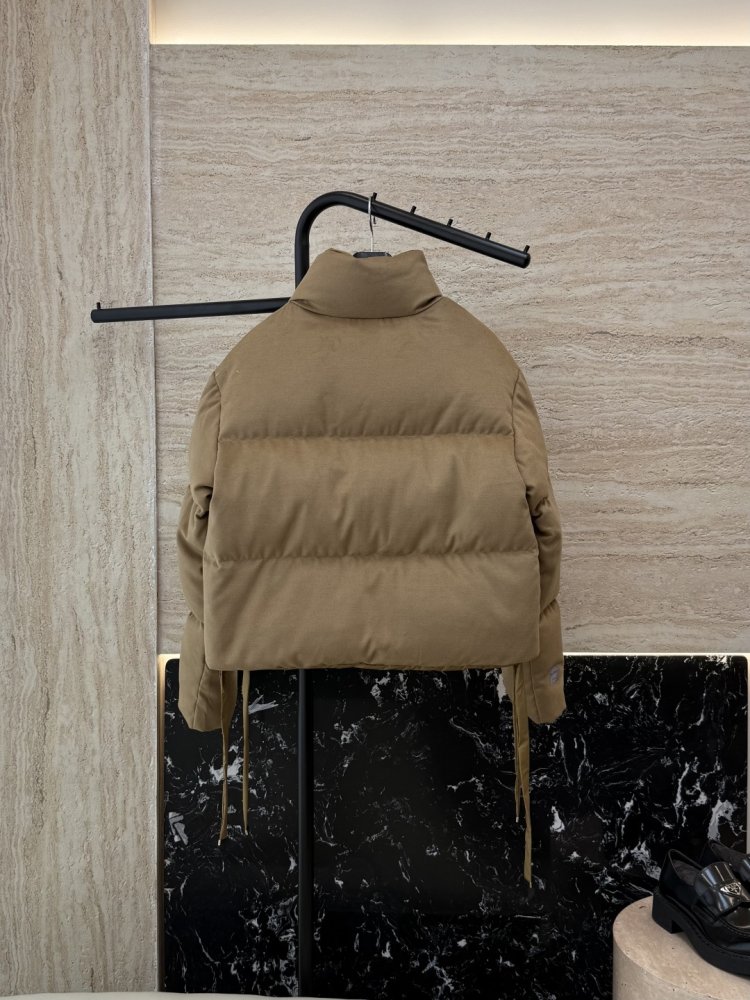 Короткая двусторонняя куртка пуховик с воротником стойкой фото 2