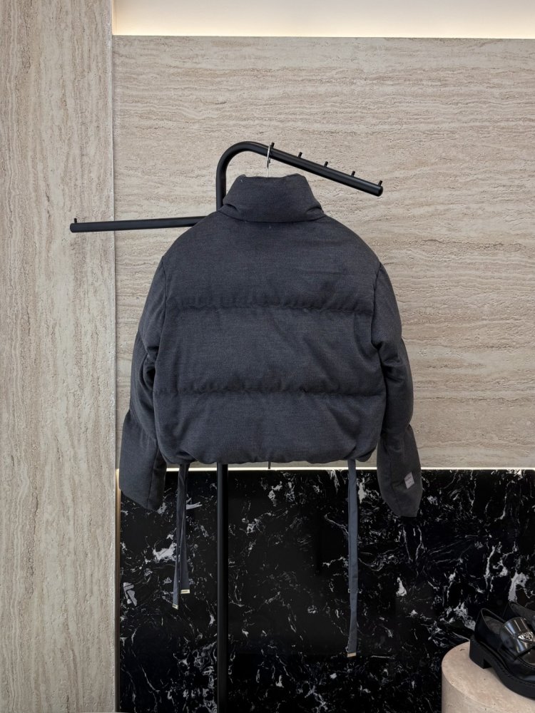 Короткая двусторонняя куртка пуховик с воротником стойкой фото 2