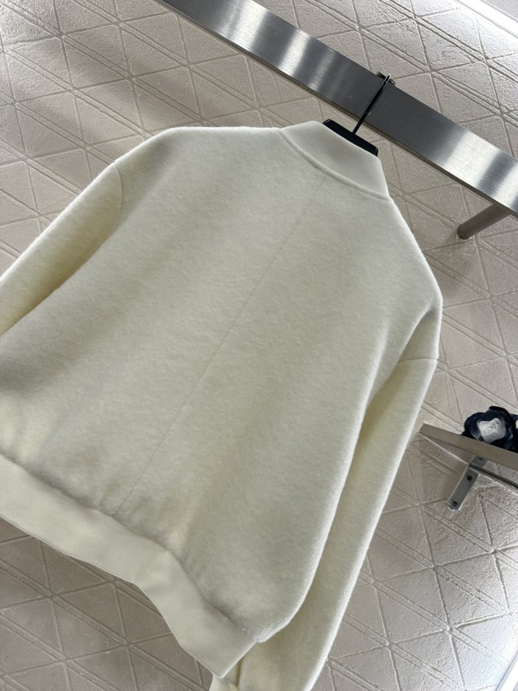 Короткая флисовая куртка фото 4