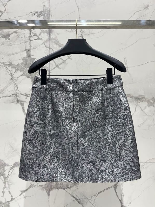 Короткая юбка с заниженной талией