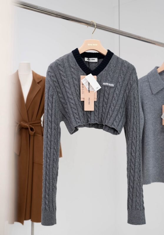 Short blouse women's from long sleeves