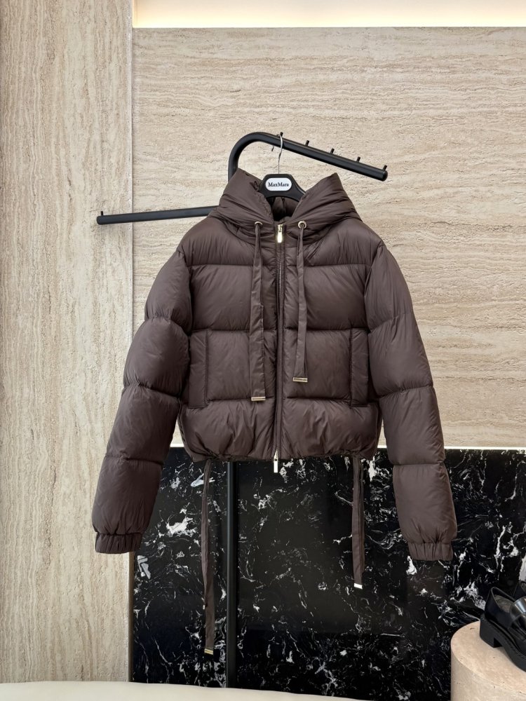 Короткая куртка пуховик с капюшоном