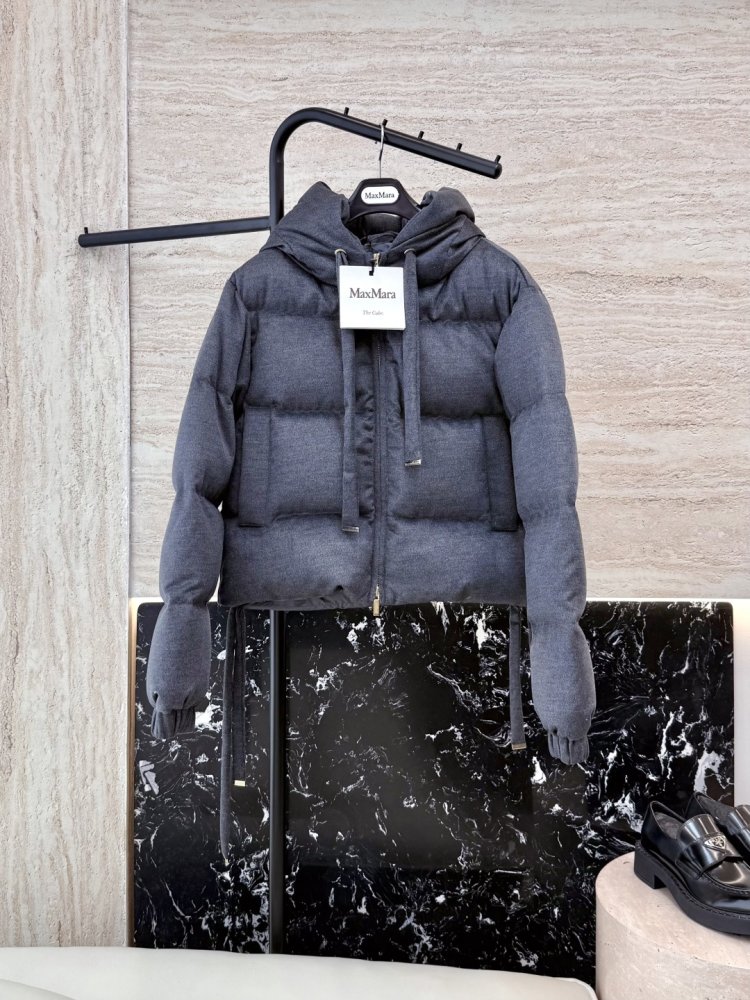 Короткая куртка пуховик с капюшоном