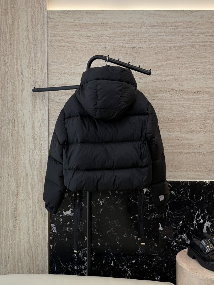 Короткая куртка пуховик с капюшоном фото 2