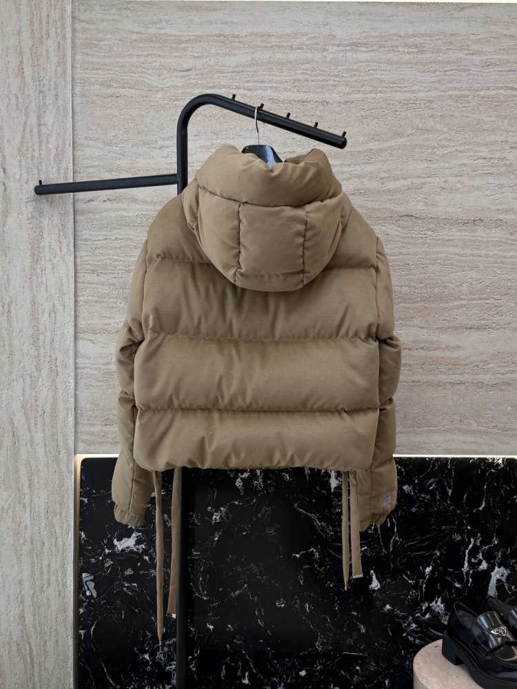 Короткая куртка пуховик с капюшоном фото 2