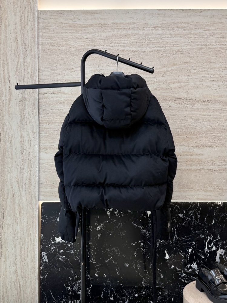 Короткая куртка пуховик с капюшоном фото 2