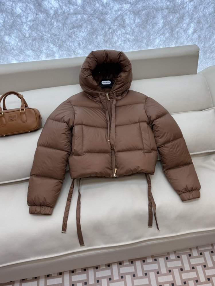 Короткая куртка пуховик с капюшоном фото 3