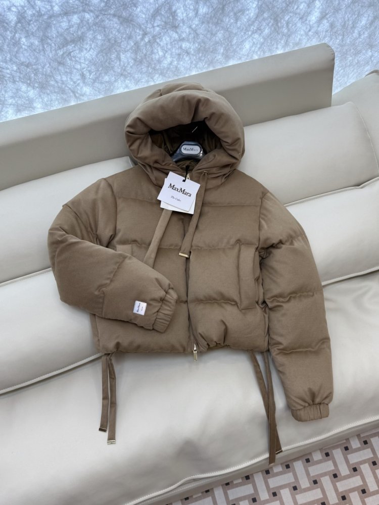 Короткая куртка пуховик с капюшоном фото 3