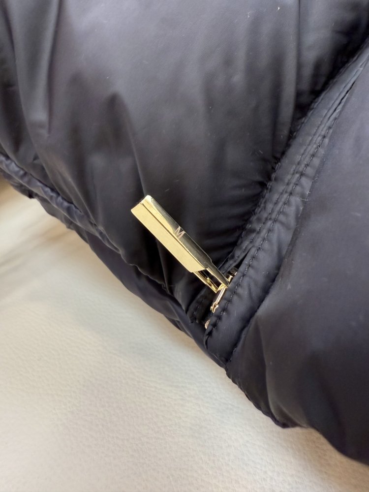 Короткая куртка пуховик с капюшоном фото 7