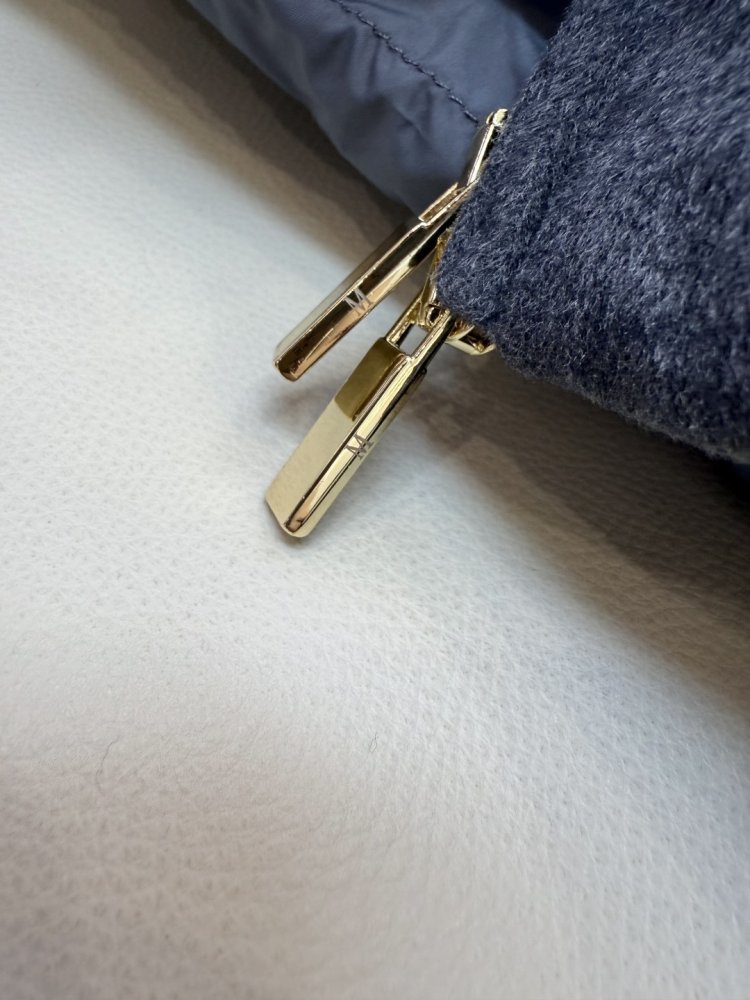 Короткая куртка пуховик с капюшоном фото 8