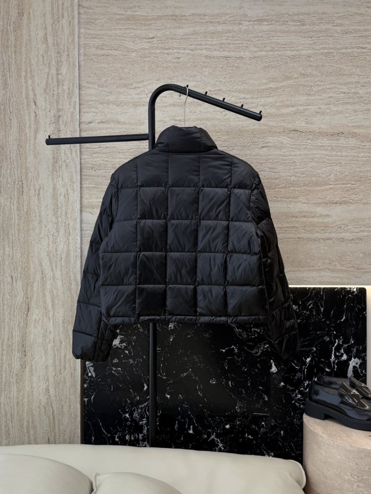 Короткая куртка пуховик с воротником стойкой фото 2