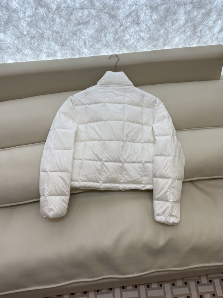 Короткая куртка пуховик с воротником стойкой фото 5