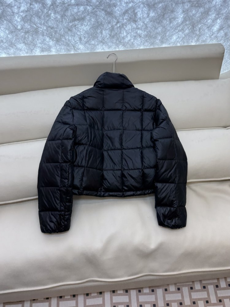 Короткая куртка пуховик с воротником стойкой фото 5