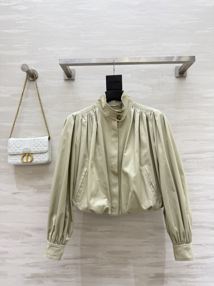 Short women's jacket from collar-reception