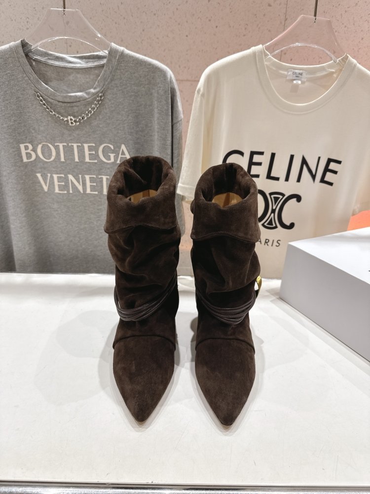 Короткі шкіряні чоботи на підборах