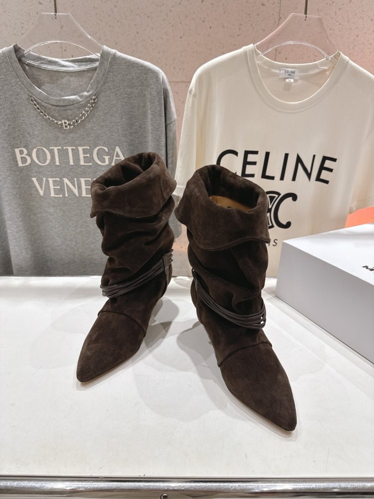 Короткі шкіряні чоботи на підборах фото 2