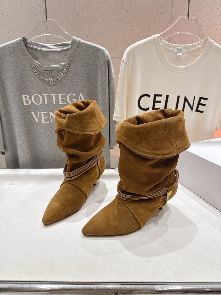 Короткі шкіряні чоботи на підборах фото 3