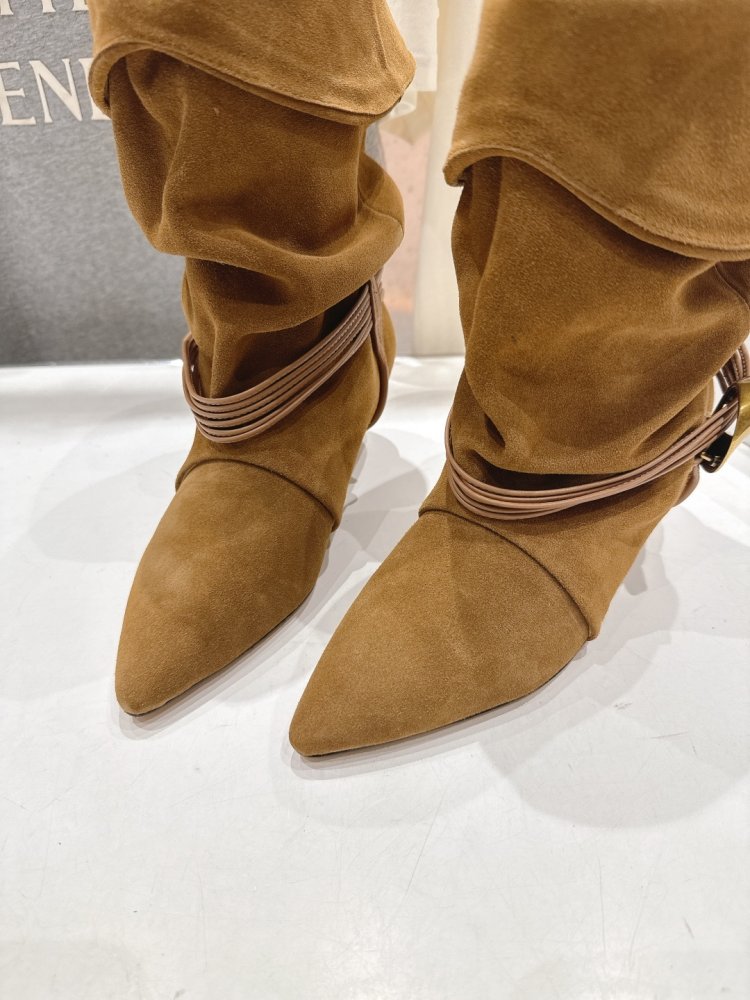 Короткі шкіряні чоботи на підборах фото 6