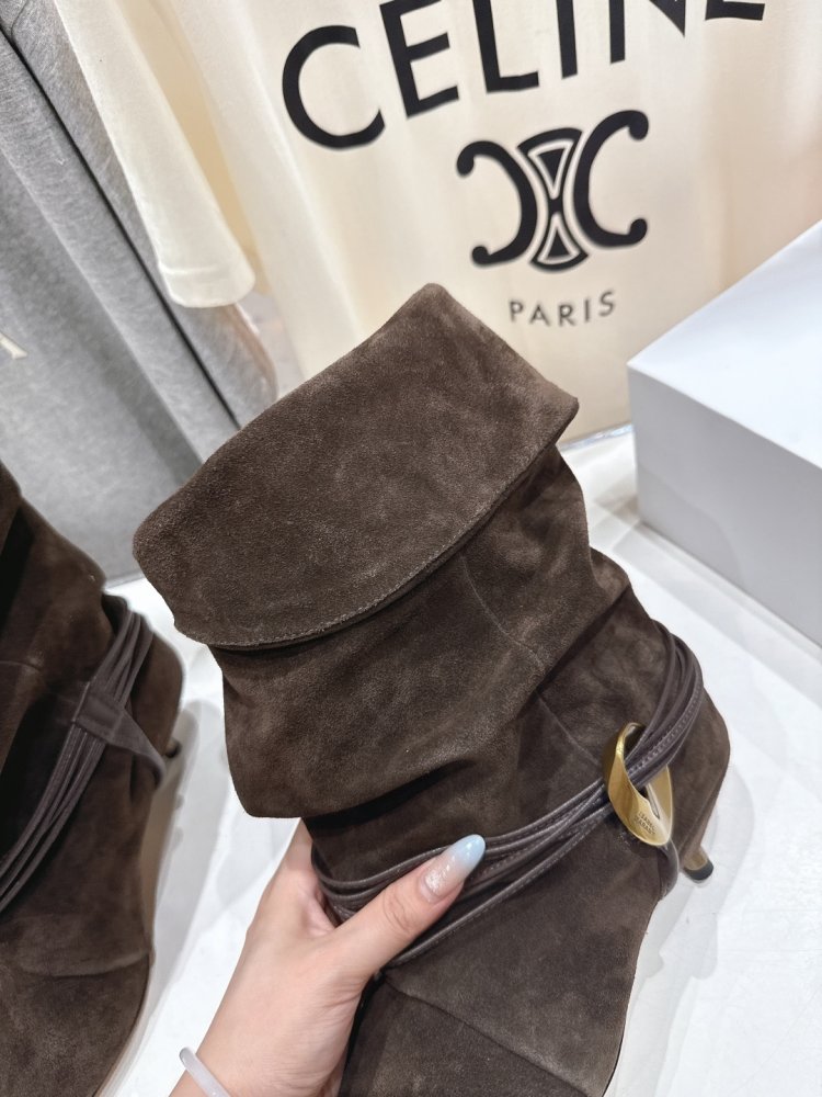 Короткі шкіряні чоботи на підборах фото 7