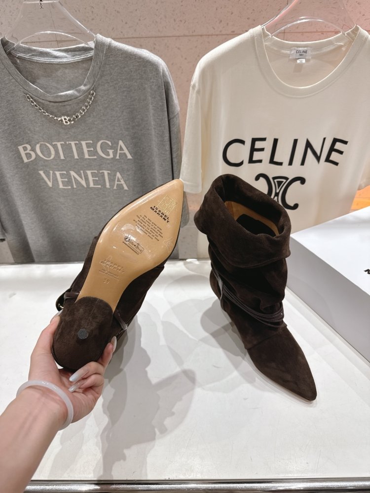 Короткі шкіряні чоботи на підборах фото 9