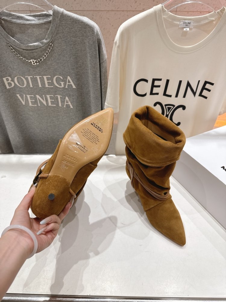 Короткі шкіряні чоботи на підборах фото 9