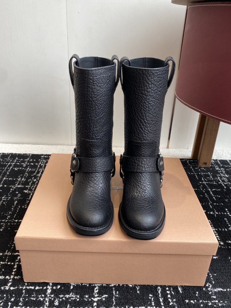 Короткие кожаные сапоги женские фото 2