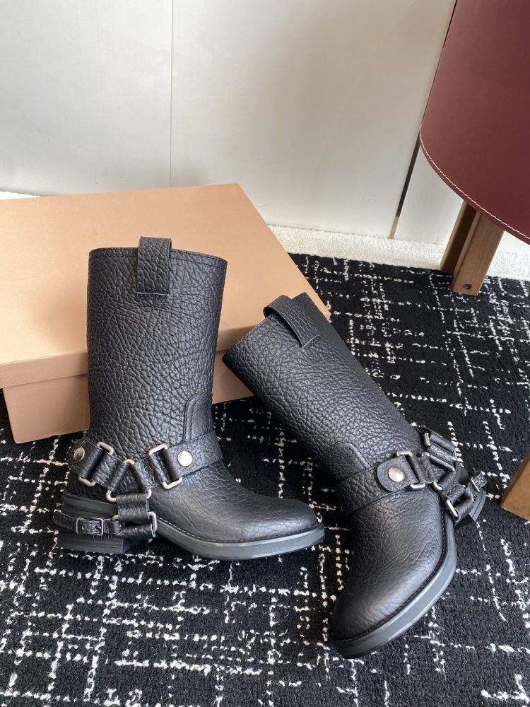 Короткие кожаные сапоги женские фото 3