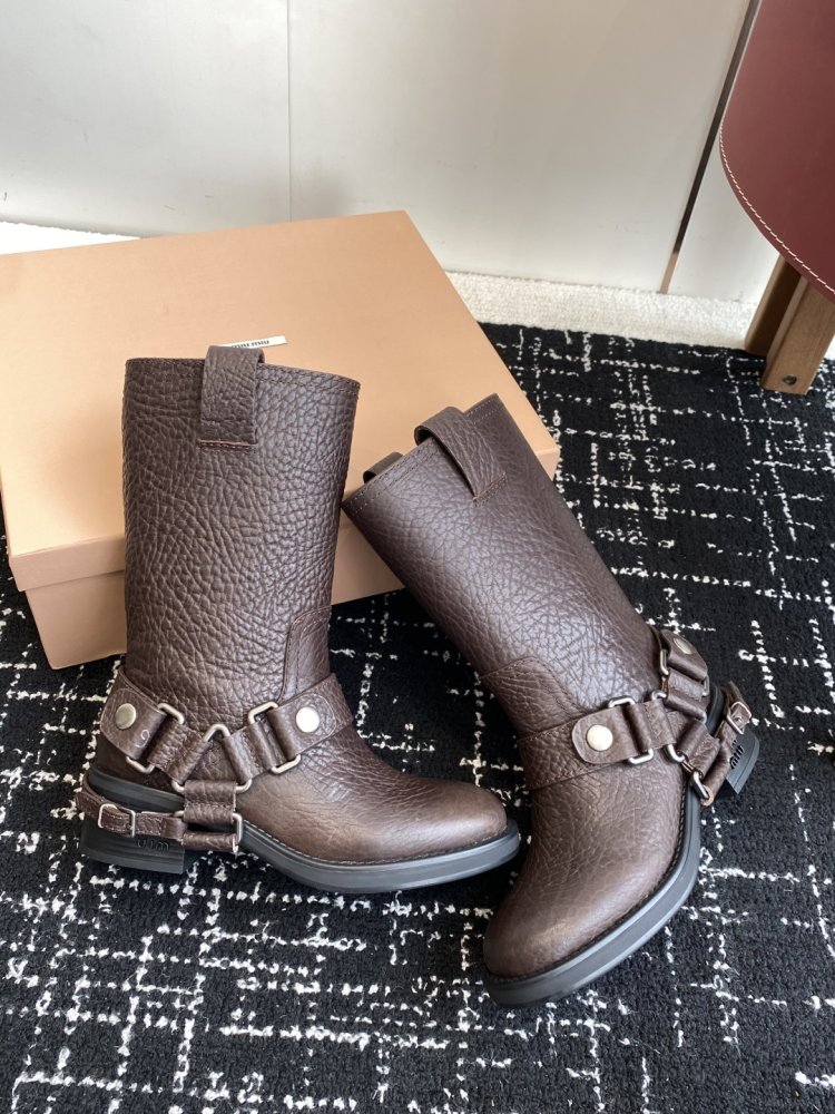 Короткие кожаные сапоги женские фото 3