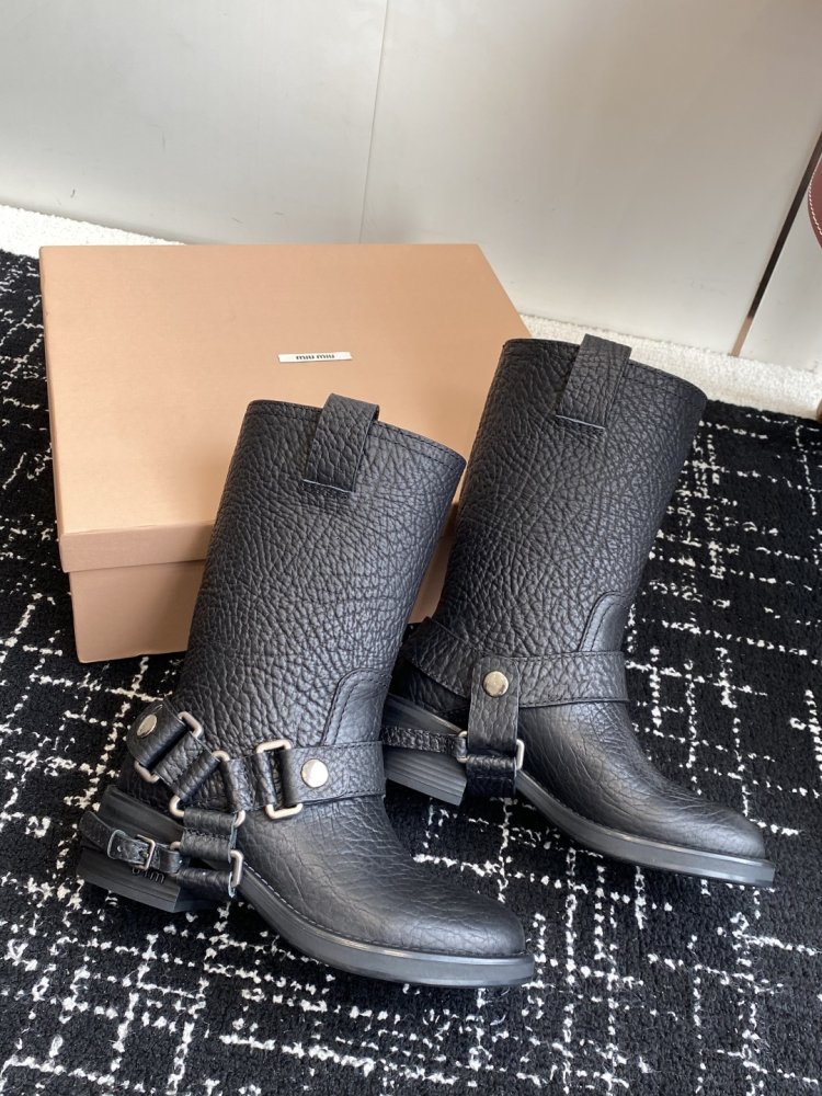 Короткие кожаные сапоги женские фото 4