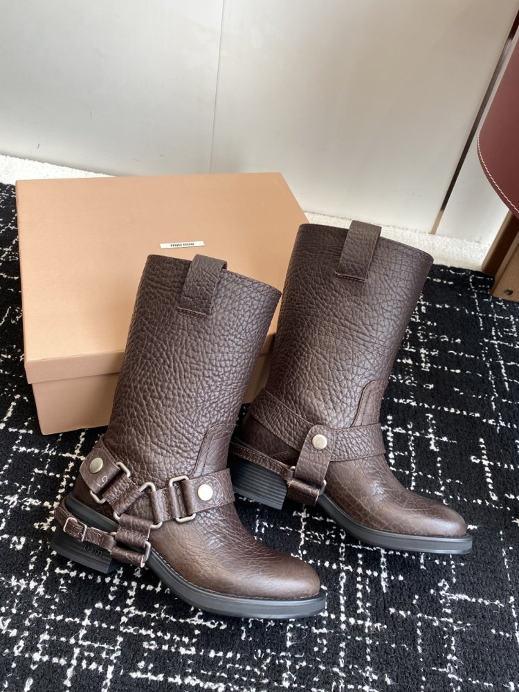 Короткие кожаные сапоги женские фото 4