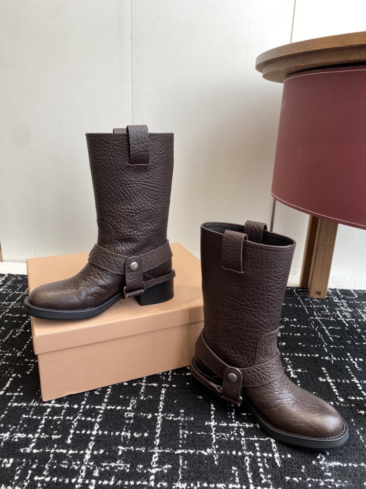 Короткие кожаные сапоги женские фото 5