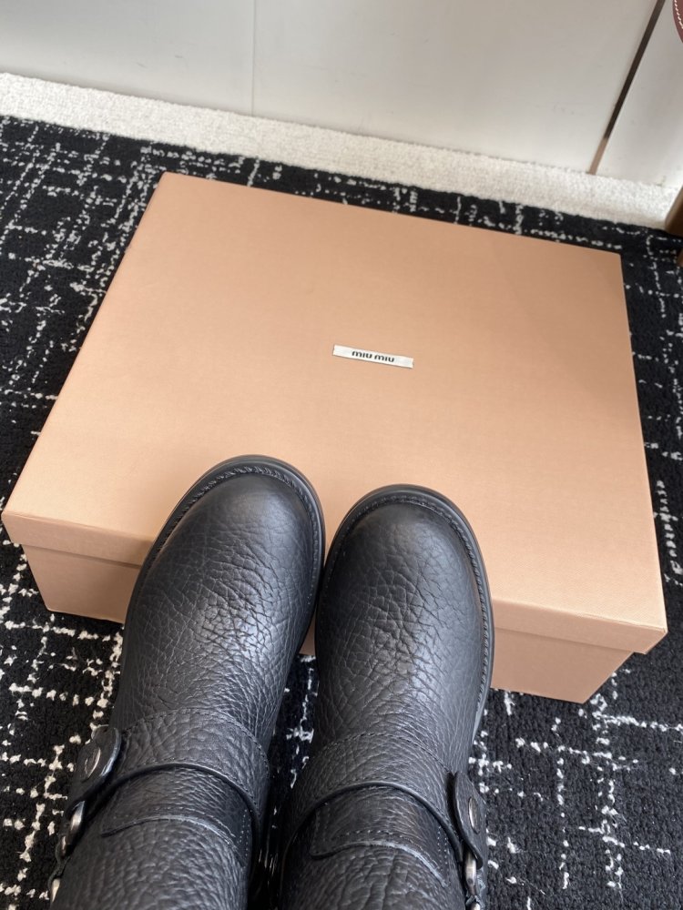 Короткие кожаные сапоги женские фото 6