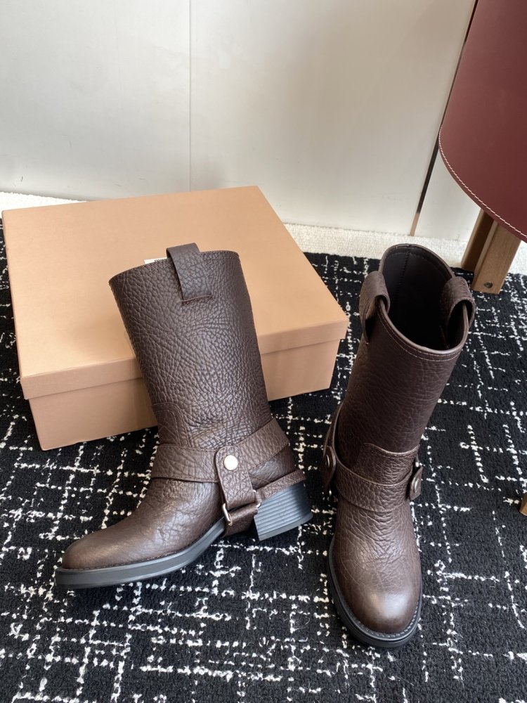 Короткие кожаные сапоги женские фото 6