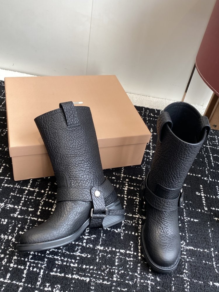 Короткие кожаные сапоги женские фото 7