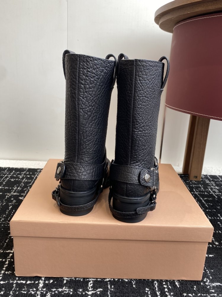 Короткие кожаные сапоги женские фото 8