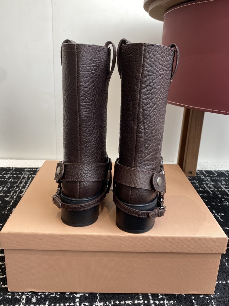 Короткие кожаные сапоги женские фото 8